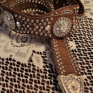 NOCONA Brand  Leather Brown Belt  Buckle Rhinestone Size M, never worn